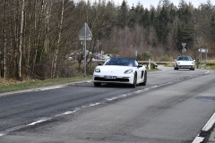16h02